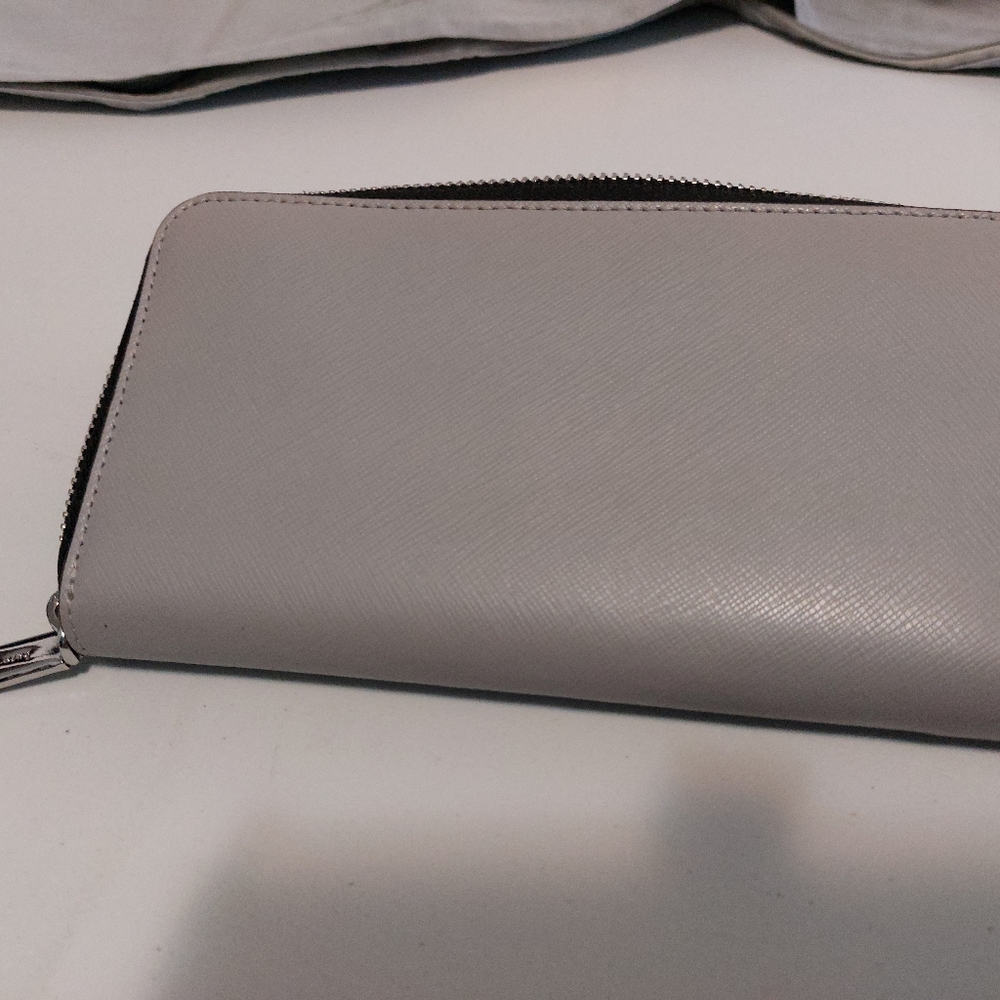 Kate Spade wallet - Picture 3 of 3